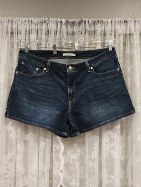 LEVI'S " A-LINE" SHORTS